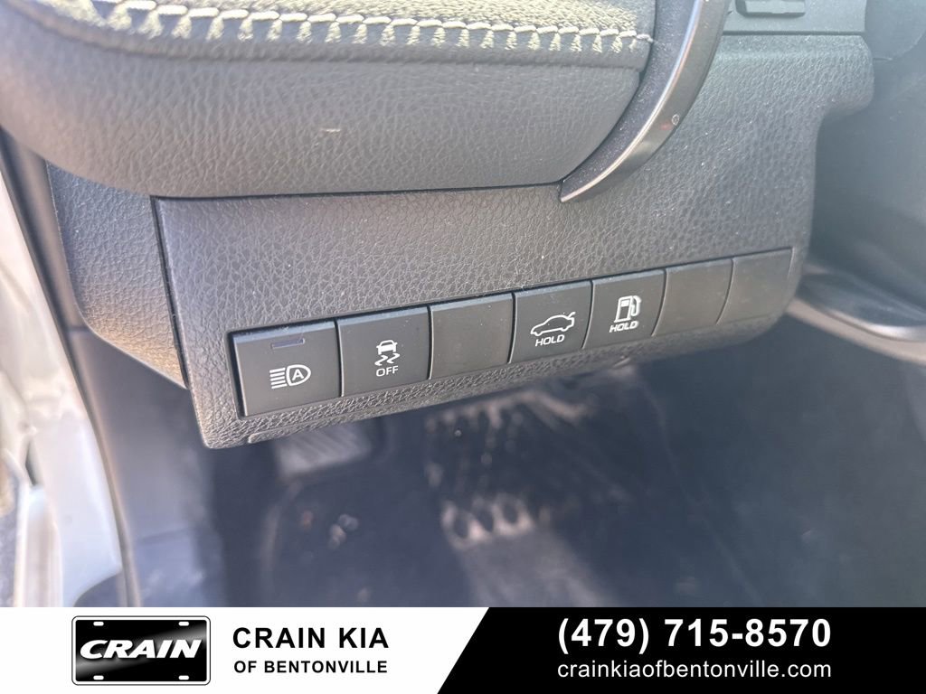 Used 2020 Toyota Camry SE image 18