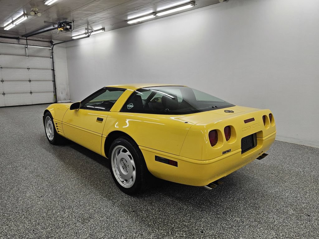 Used 1991 Chevrolet Corvette Coupe RWD image 6