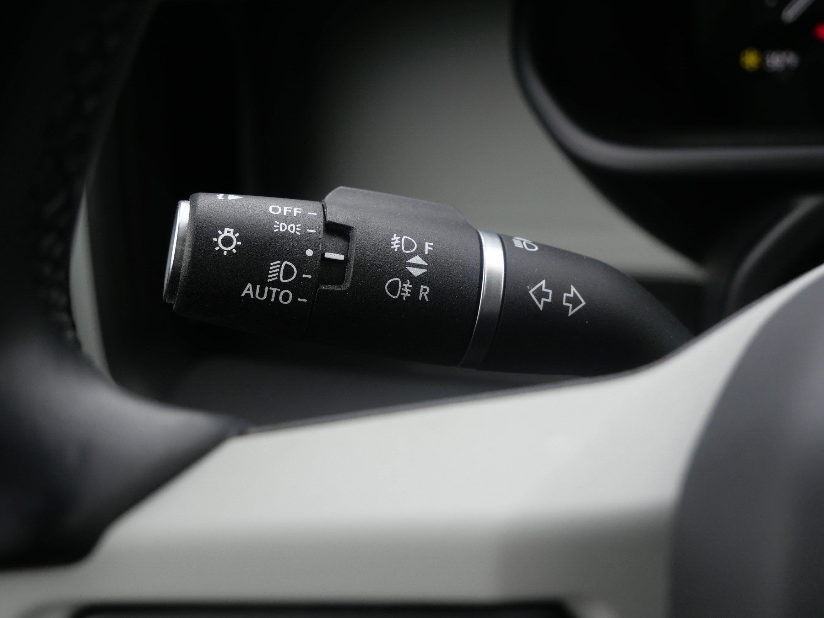 Certified 2023 Land Rover Defender 130 SE image 23