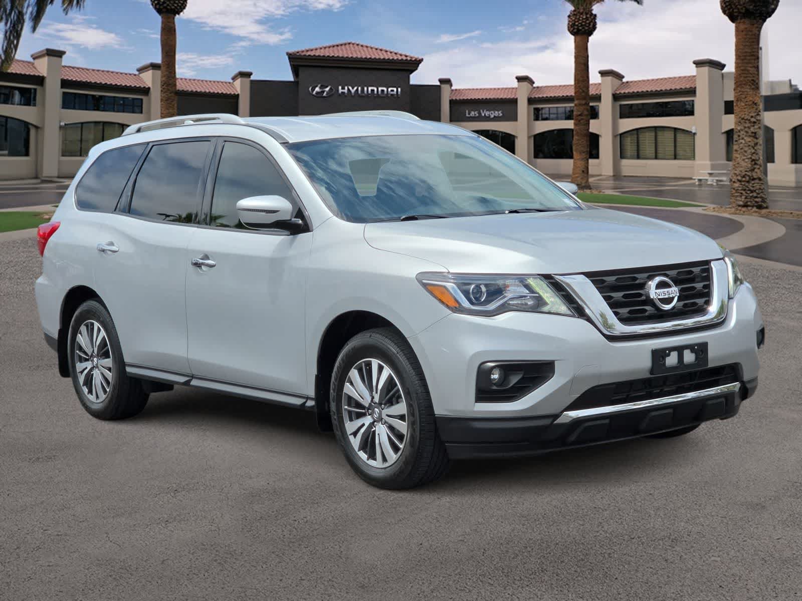 Used 2020 Nissan Pathfinder SV FWD image 2