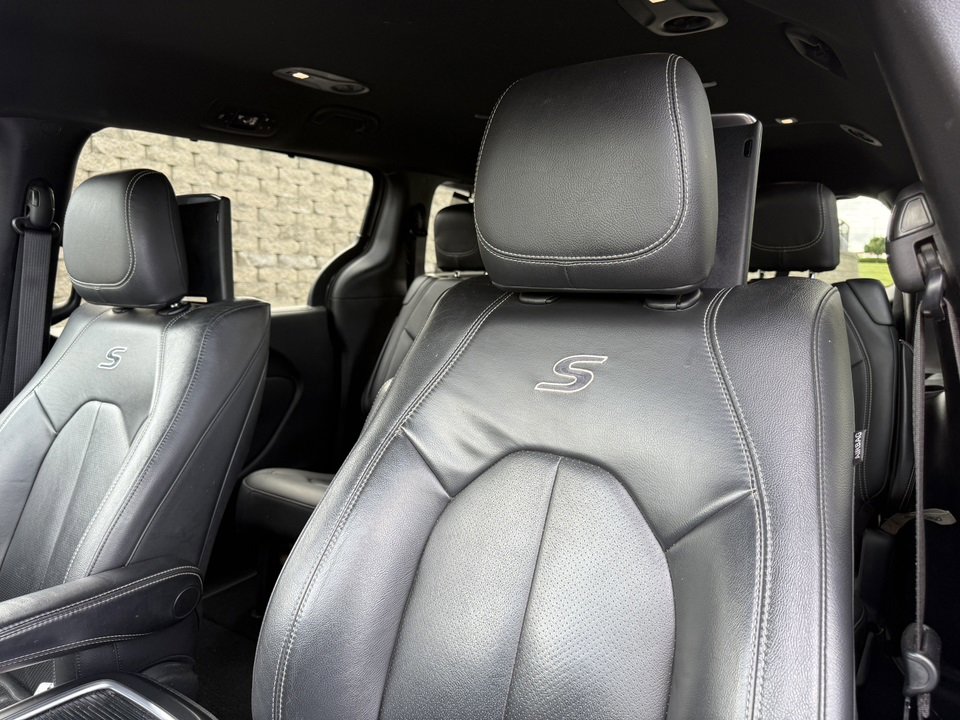 Used 2020 Chrysler Pacifica Touring-L Plus image 17