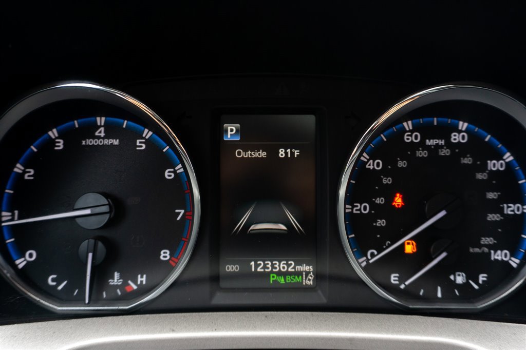 Used 2016 Toyota RAV4 Limited image 24