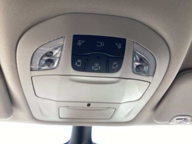 Used 2023 Chrysler Voyager LX image 25