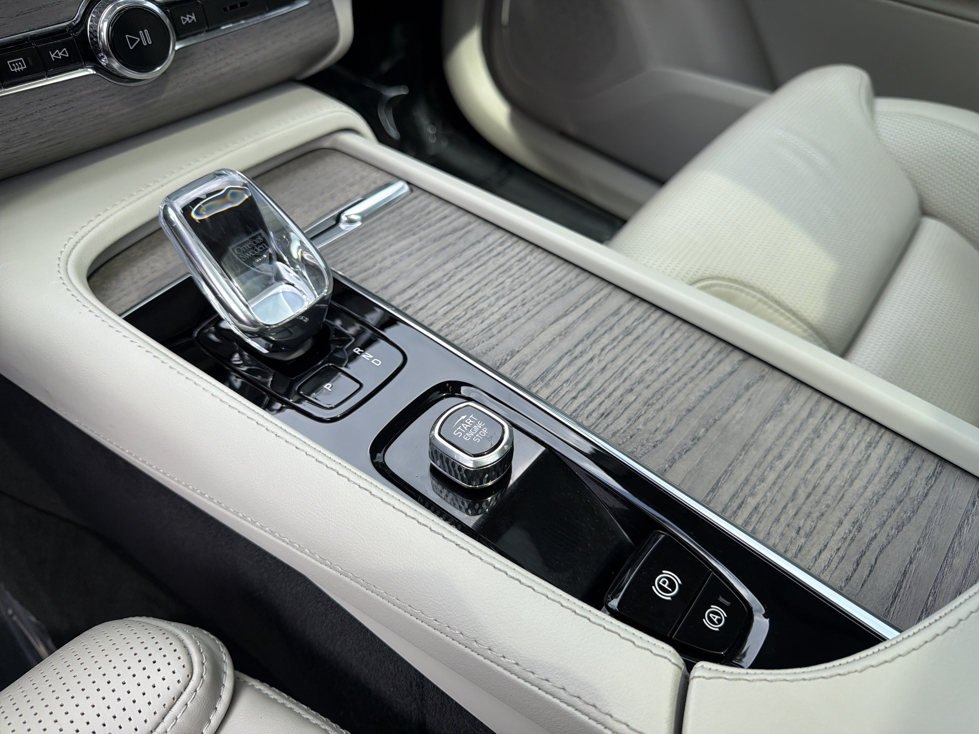 Certified 2023 Volvo XC90 B6 Ultimate w/ Protection Package Premier AWD/4WD image 52