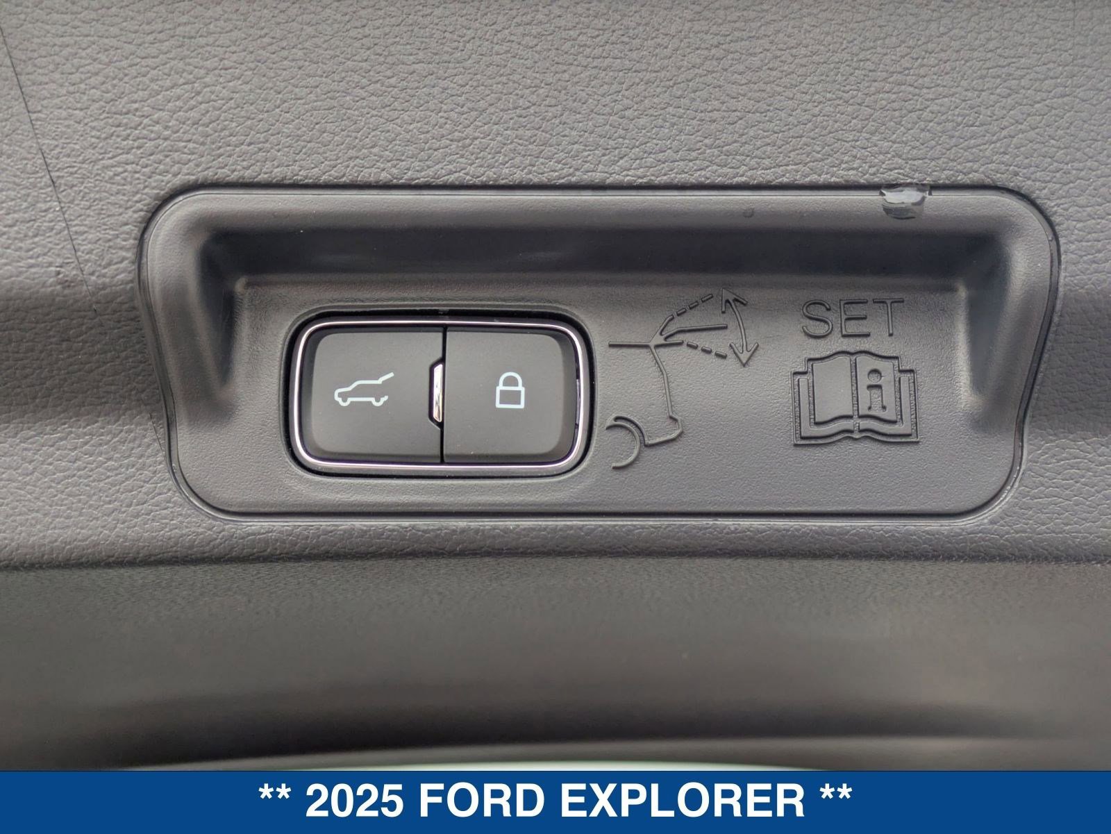 New 2025 Ford Explorer Active w/ Active Comfort Package image 15