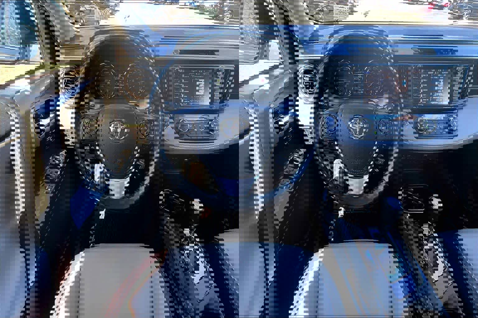 Used 2018 Toyota RAV4 Limited w/ Advanced Technology Package image 5