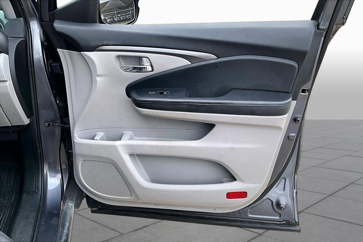 Used 2018 Honda Pilot EX image 24
