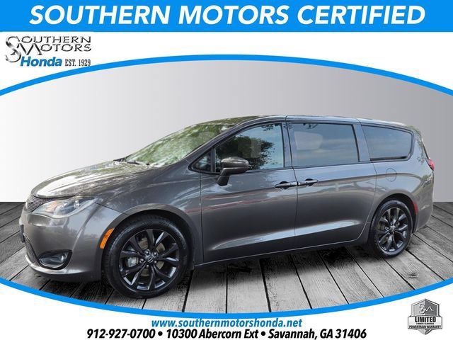 Used 2019 Chrysler Pacifica Touring Plus w/ S Appearance Package FWD video 1