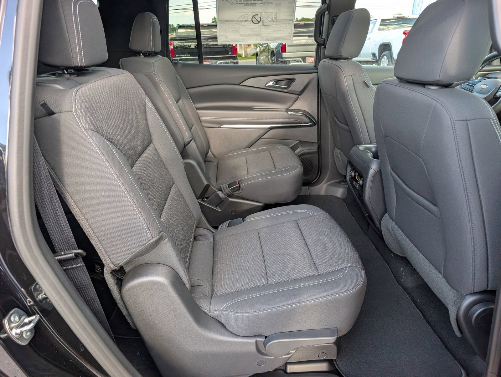 New 2026 Chevrolet Traverse LT w/ Sun and Wheel Package FWD image 8