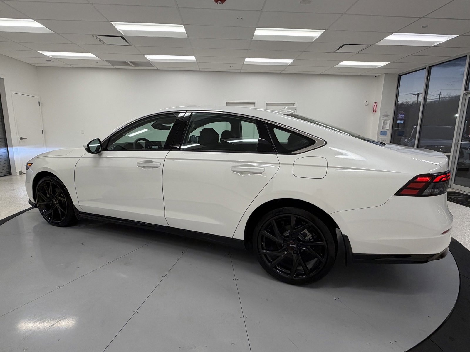 Used 2025 Honda Accord EX-L image 5