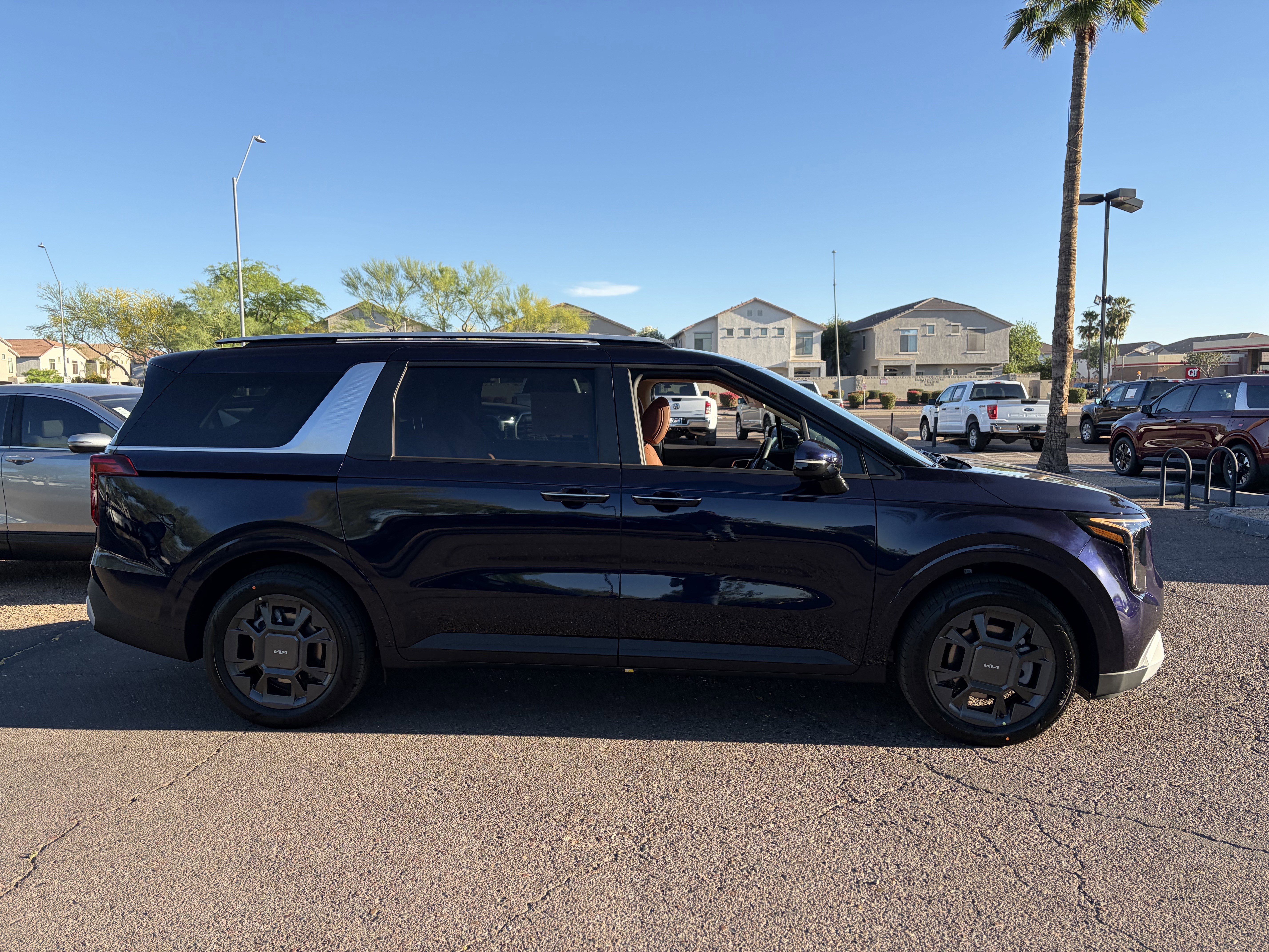 New 2026 Kia Carnival EX image 2