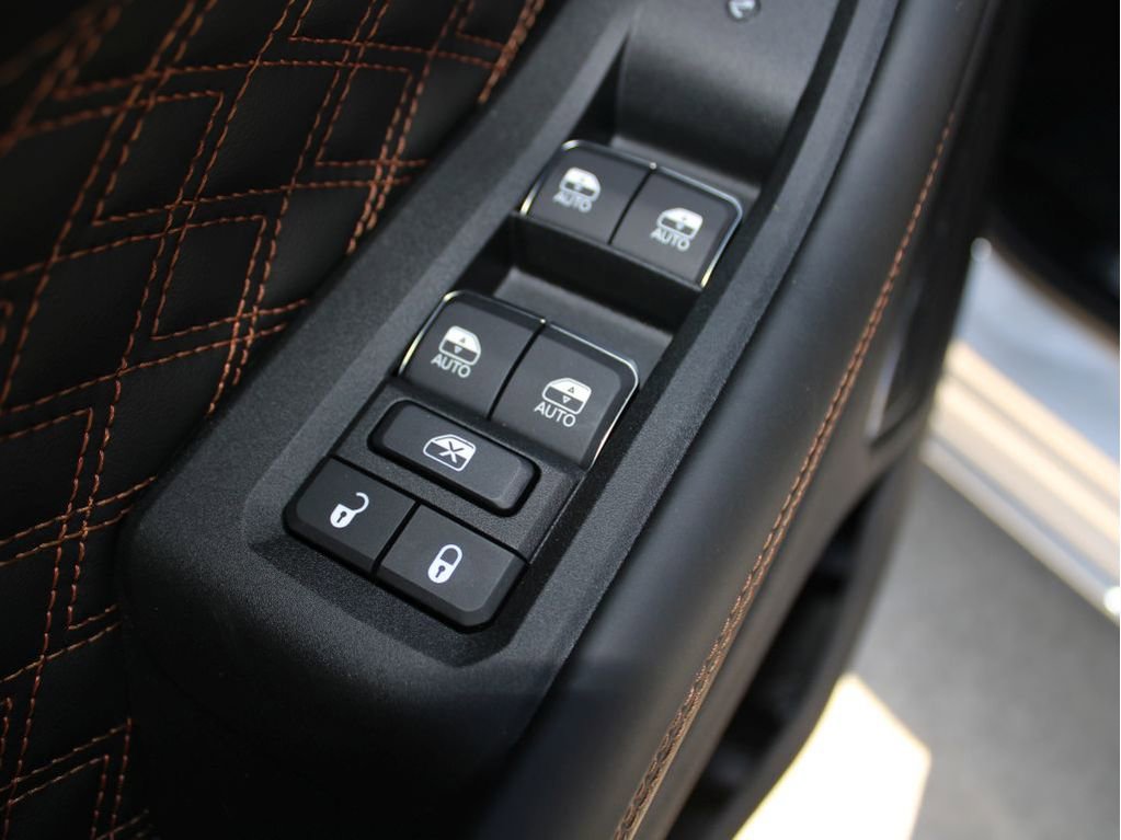 New 2025 Jeep Grand Cherokee Summit image 10