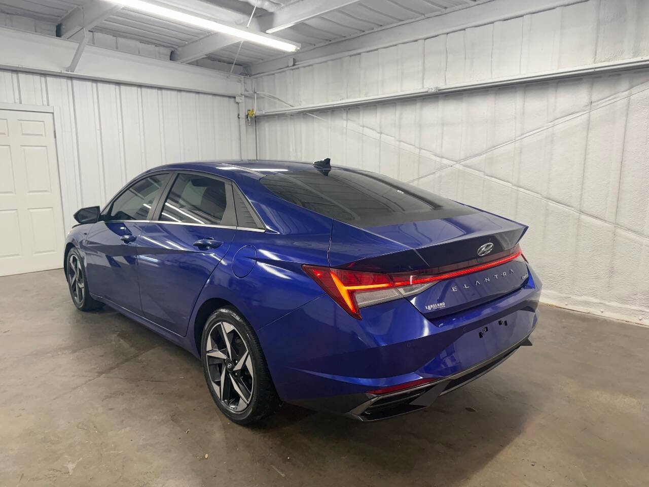 Used 2021 Hyundai Elantra Limited image 9