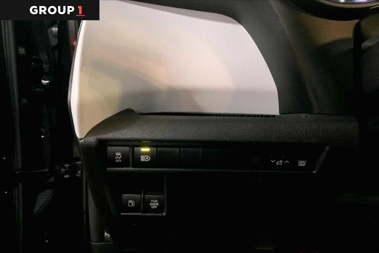 Certified 2025 Toyota Sienna LE image 34