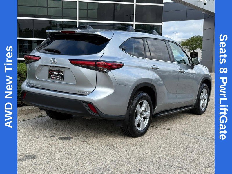 Used 2023 Toyota Highlander LE AWD/4WD image 3