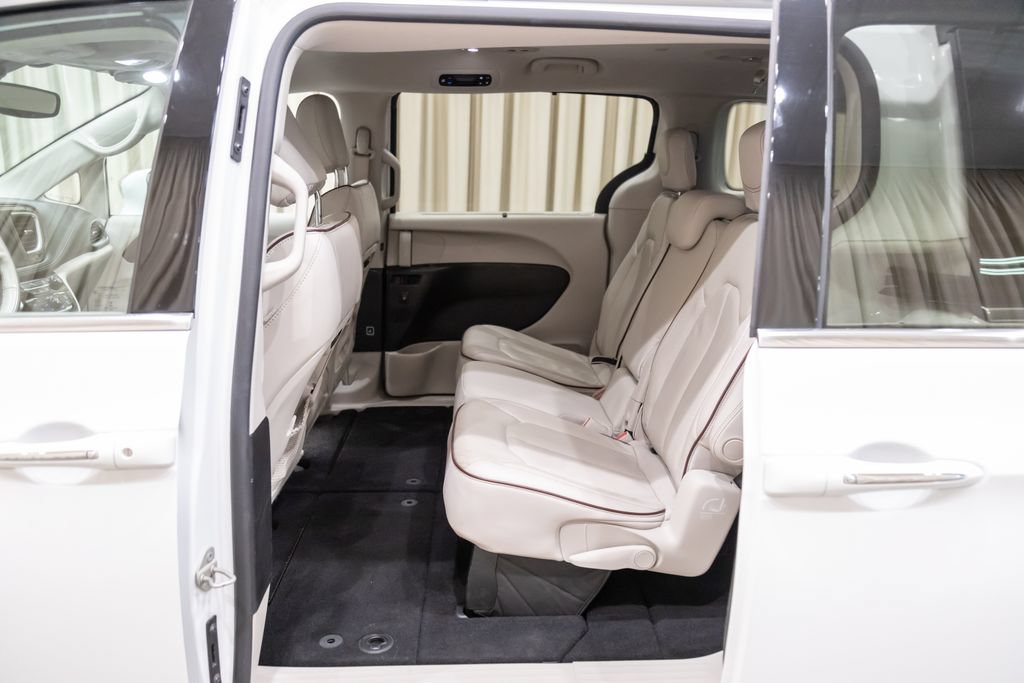 Used 2019 Chrysler Pacifica Limited FWD image 12