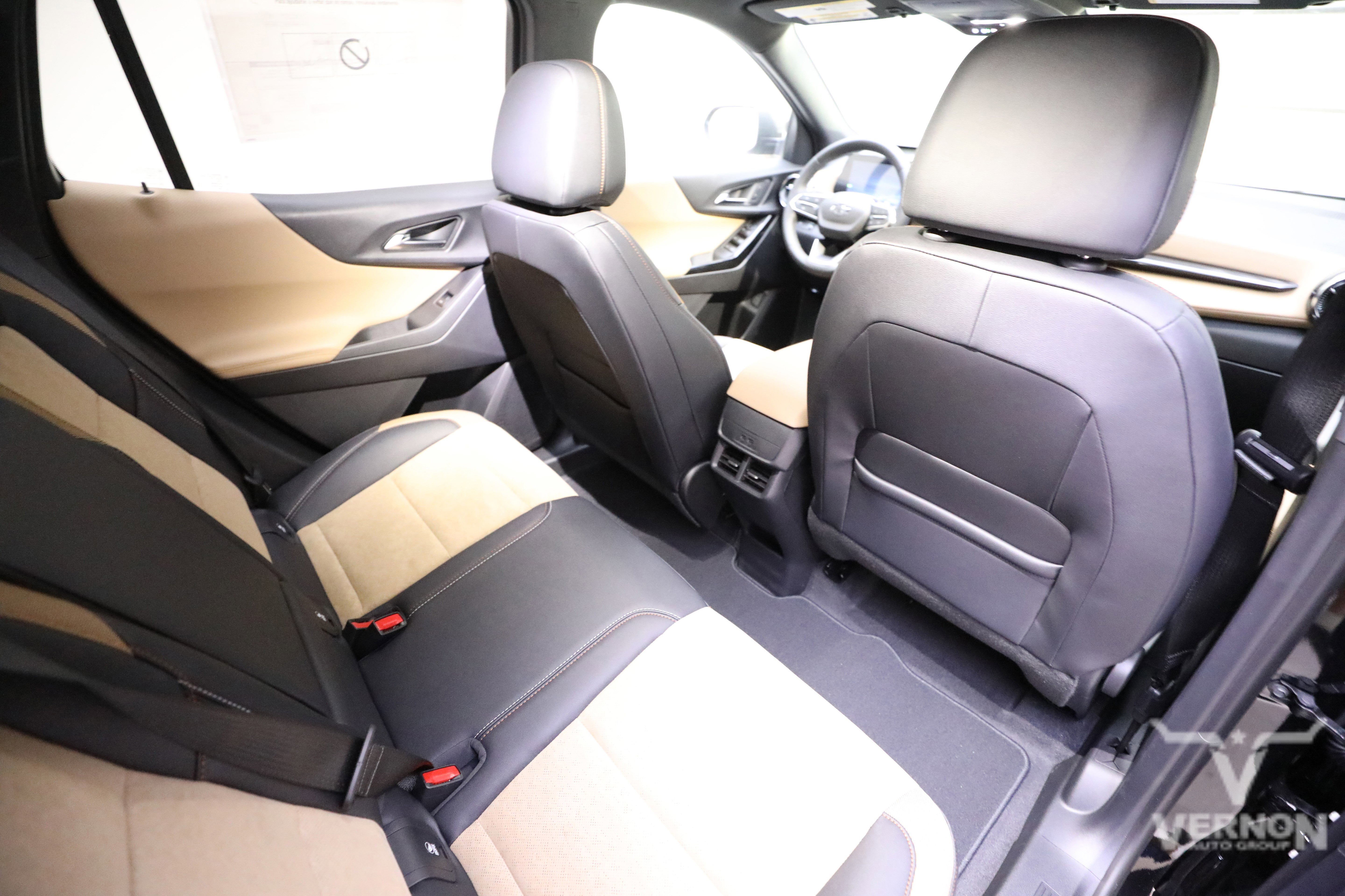 New 2026 Chevrolet Equinox ACTIV w/ Safety and Technology Package image 12