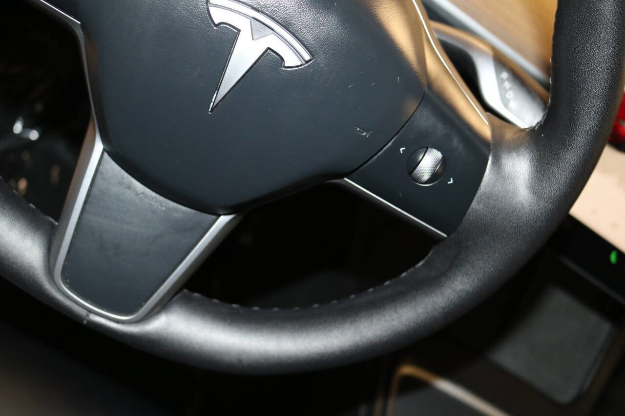 Used 2023 Tesla Model Y Performance image 30