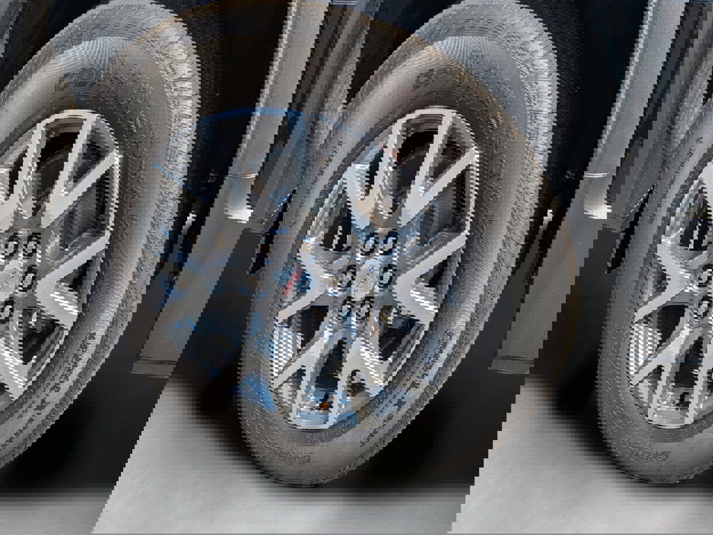 Used 2023 GMC Acadia SLT w/ Technology Package image 8