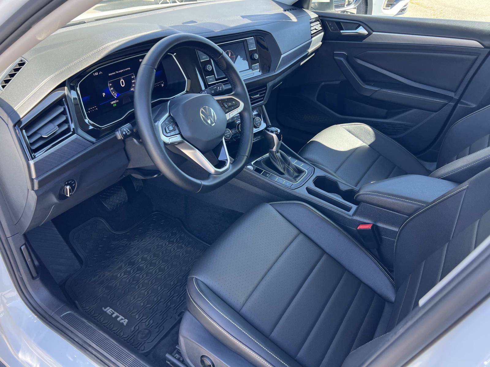 Used 2024 Volkswagen Jetta SE w/ Panoramic Sunroof Package image 5