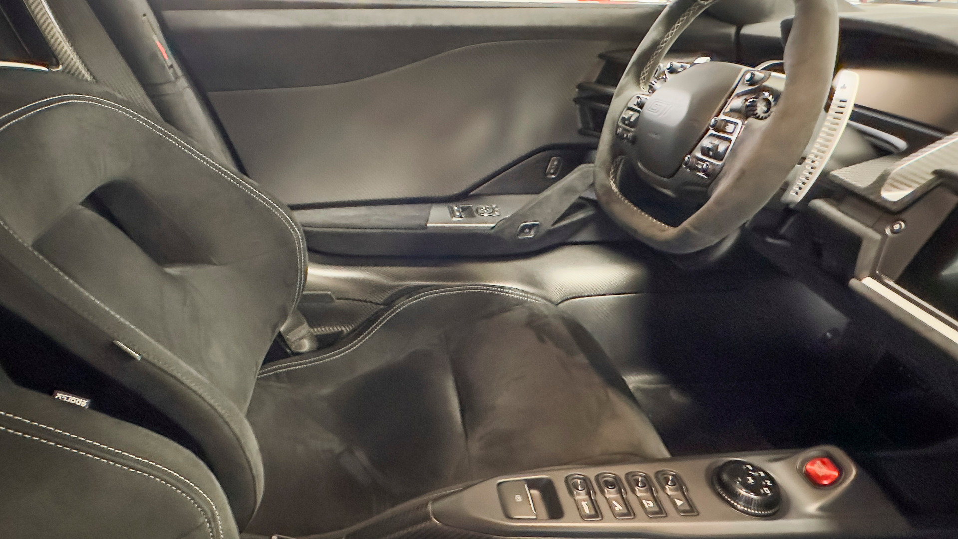 Used 2020 Ford GT Carbon Series RWD image 41
