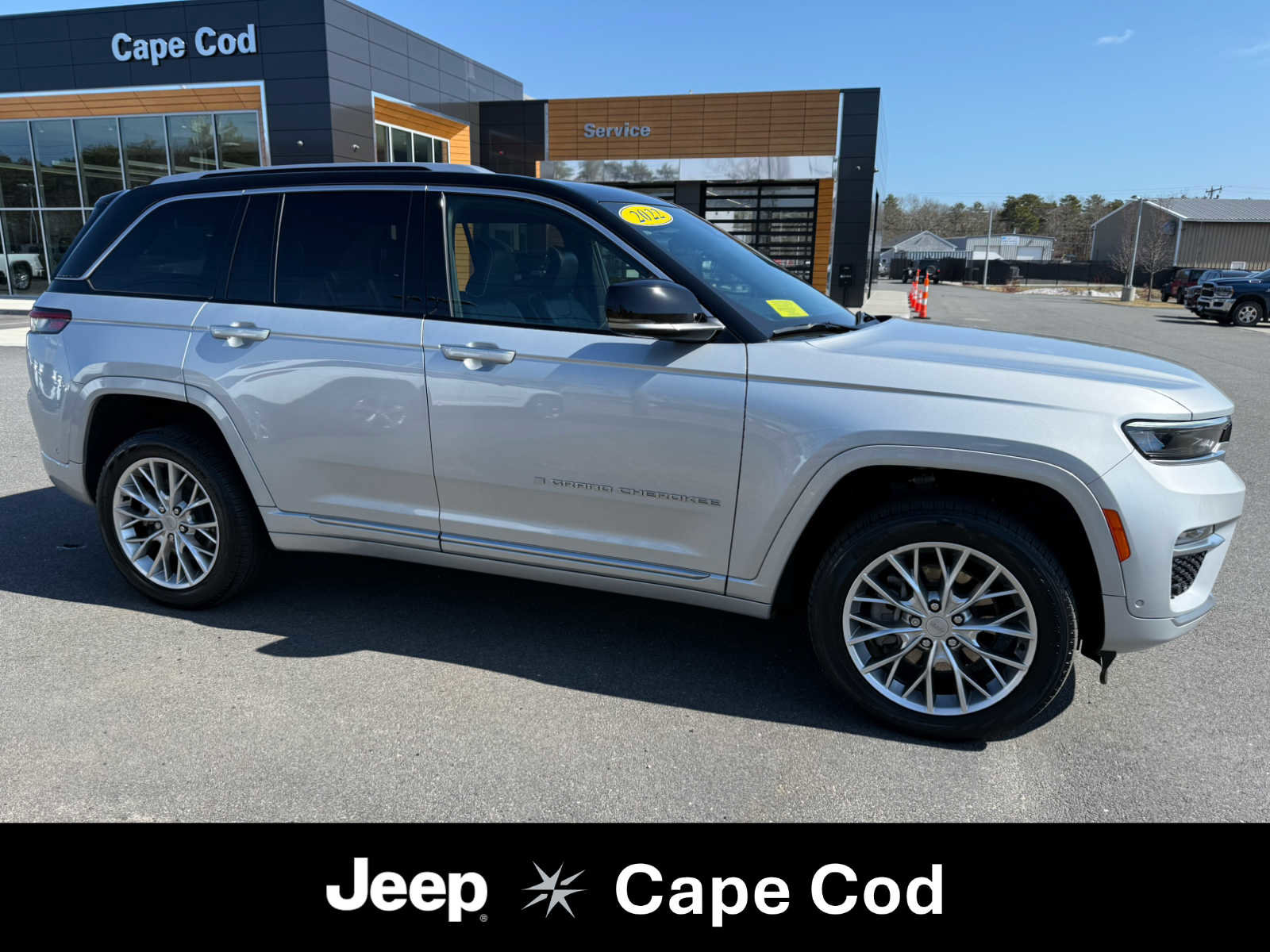 Used 2023 Jeep Grand Cherokee Summit w/ Luxury Tech Group V image 1