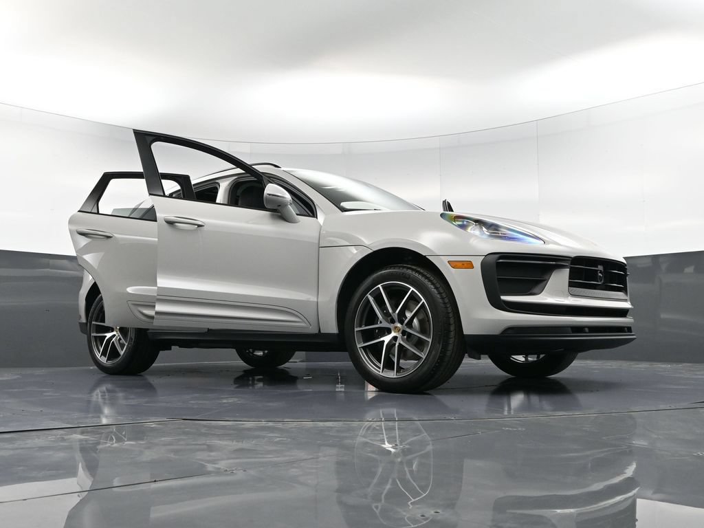 Certified 2026 Porsche Macan AWD/4WD image 37