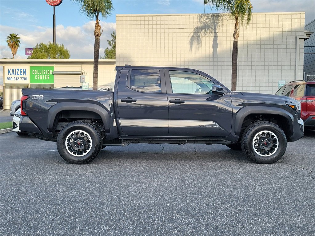 Used 2025 Toyota Tacoma TRD Off-Road image 31