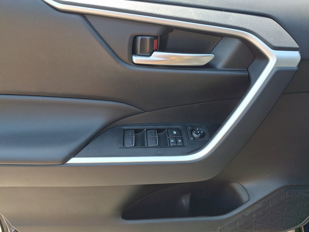 Used 2025 Toyota RAV4 XLE w/ Convenience Package AWD/4WD image 23