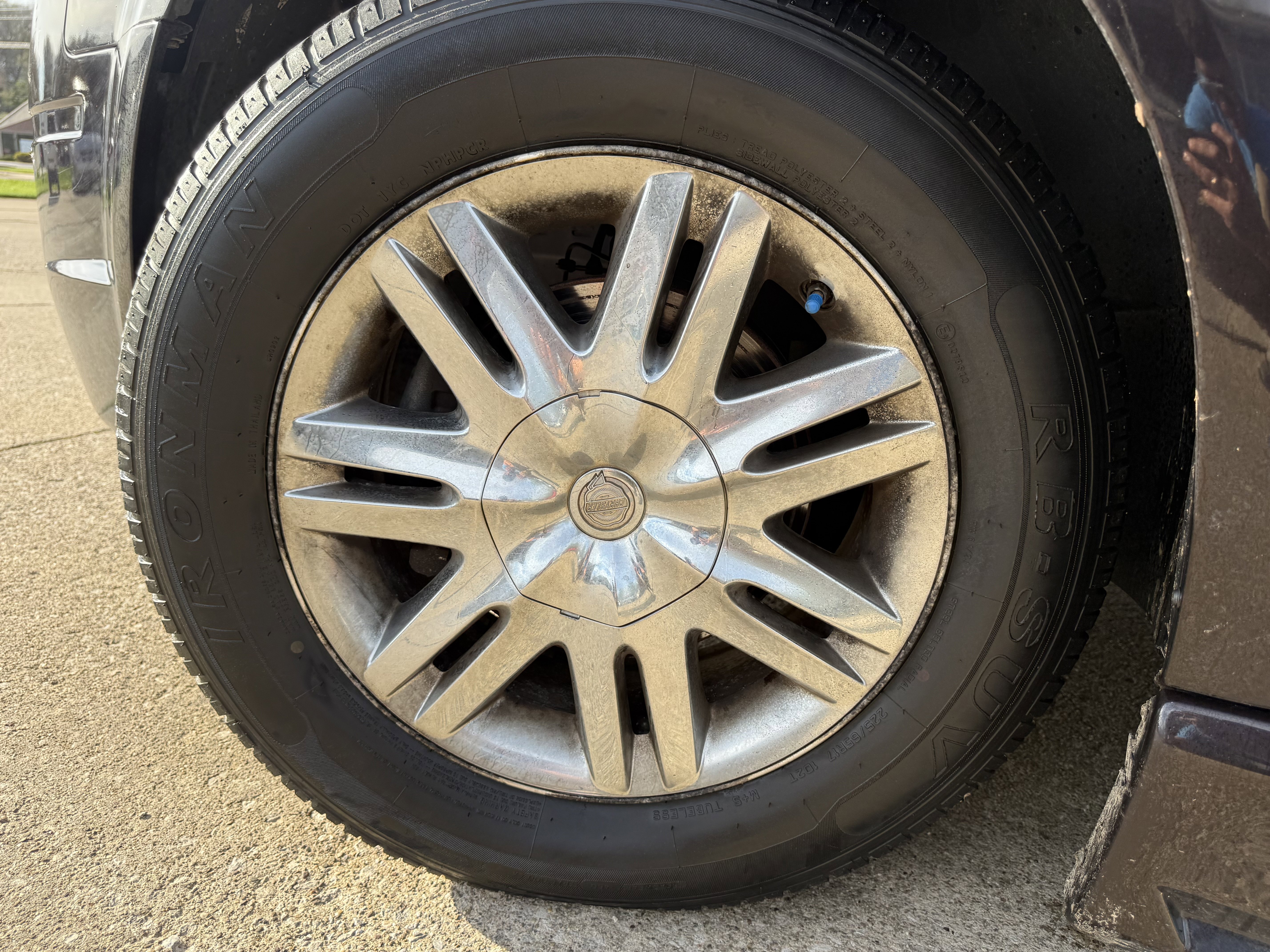 Used 2010 Chrysler Town & Country Limited FWD image 38