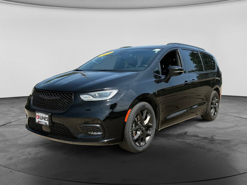 Used 2025 Chrysler Pacifica Limited FWD image 4