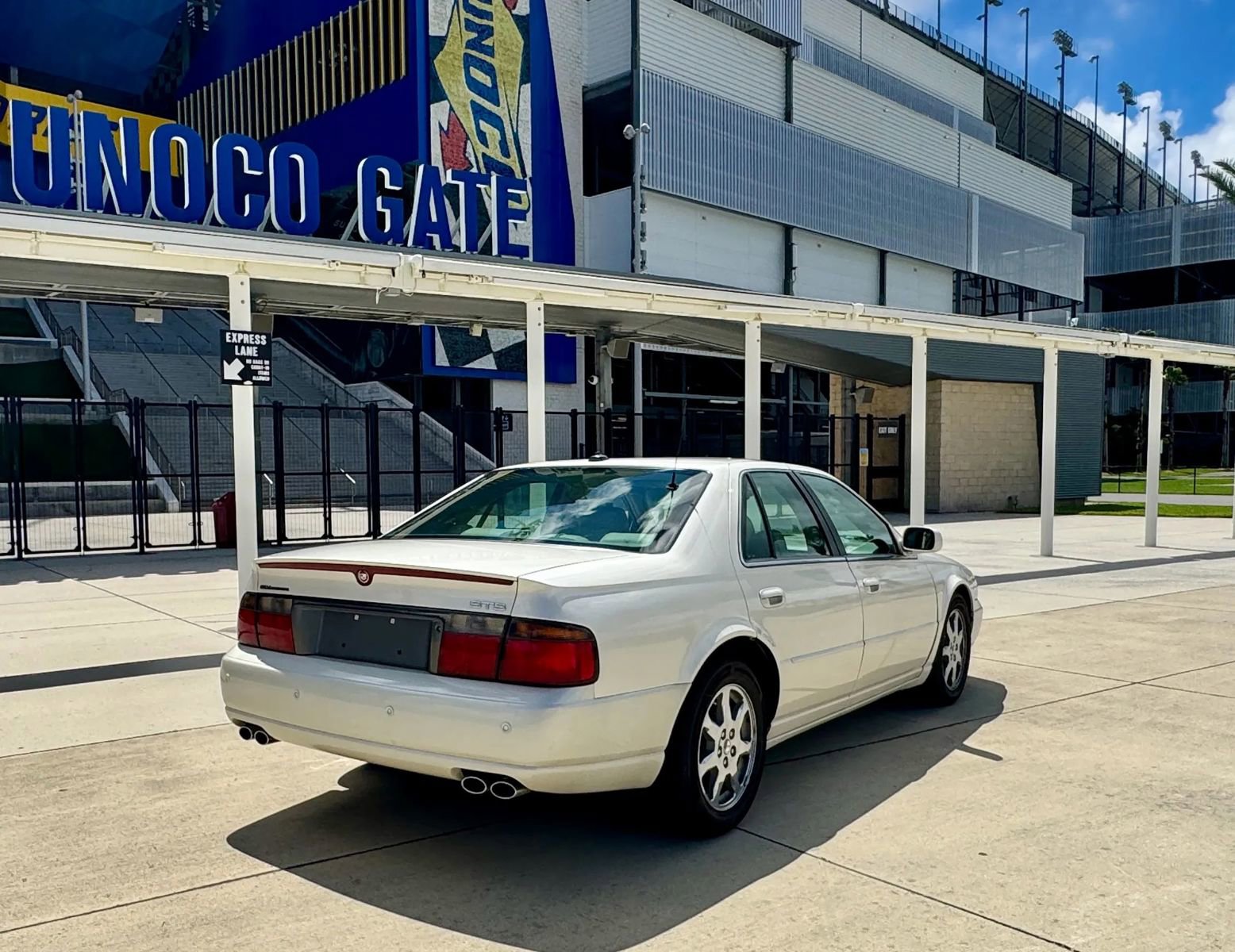 Used 2003 Cadillac Seville STS w/ Preferred Equipment Group FWD image 5