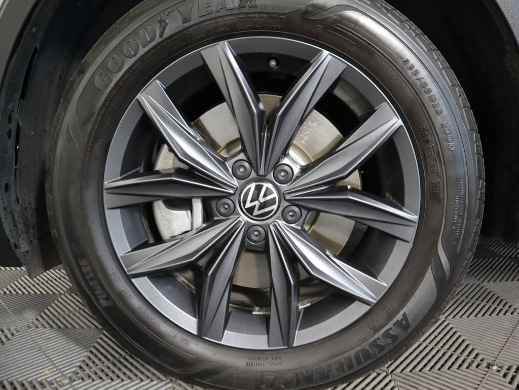 Used 2022 Volkswagen Tiguan SE w/ Panoramic Sunroof Package image 32