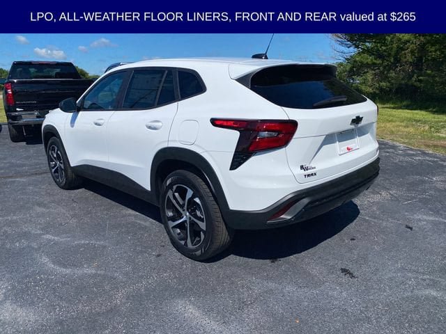 New 2026 Chevrolet Trax RS w/ Sunroof Package FWD image 4