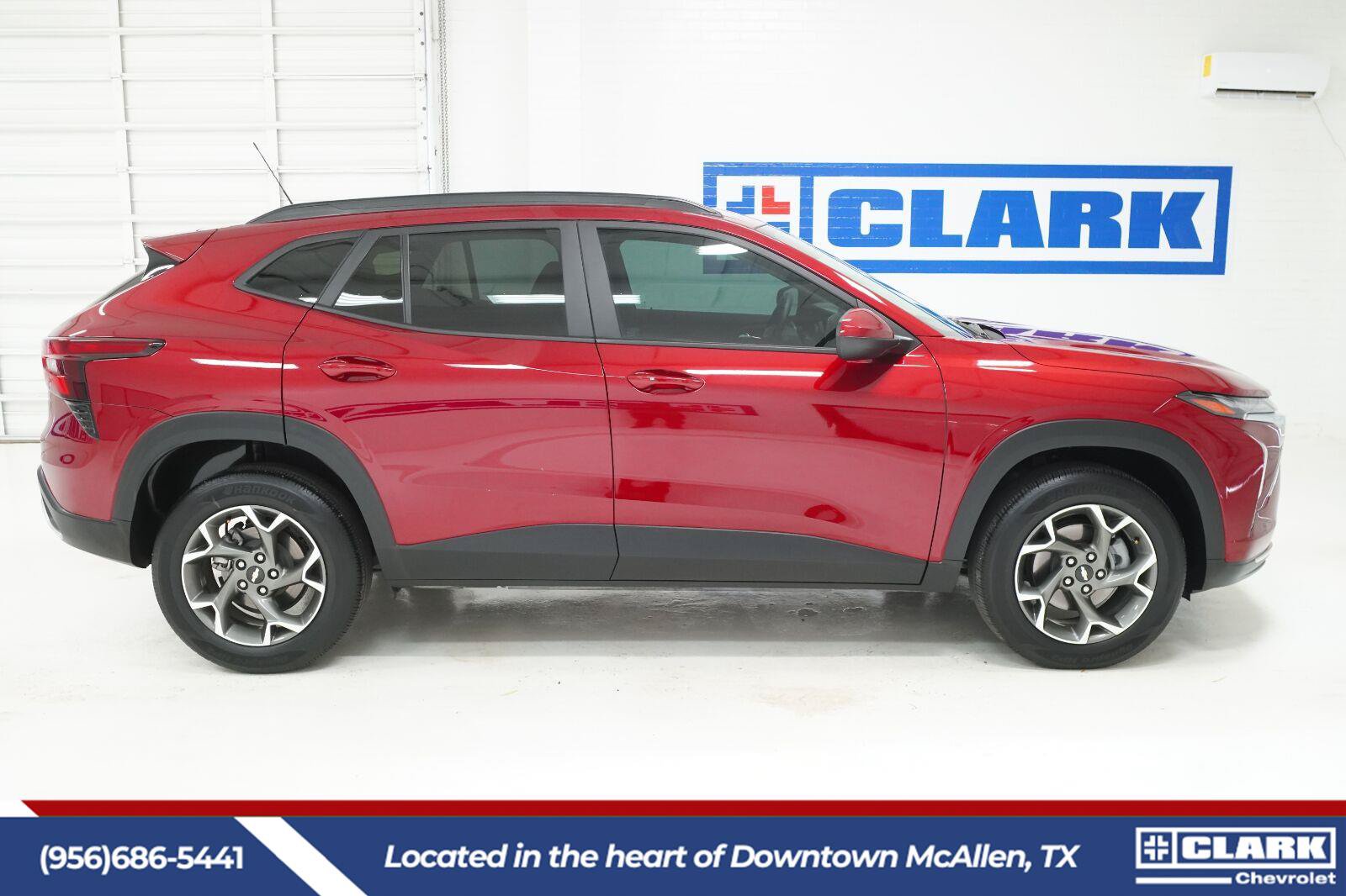 Used 2025 Chevrolet Trax LT w/ Driver Confidence Package FWD image 4
