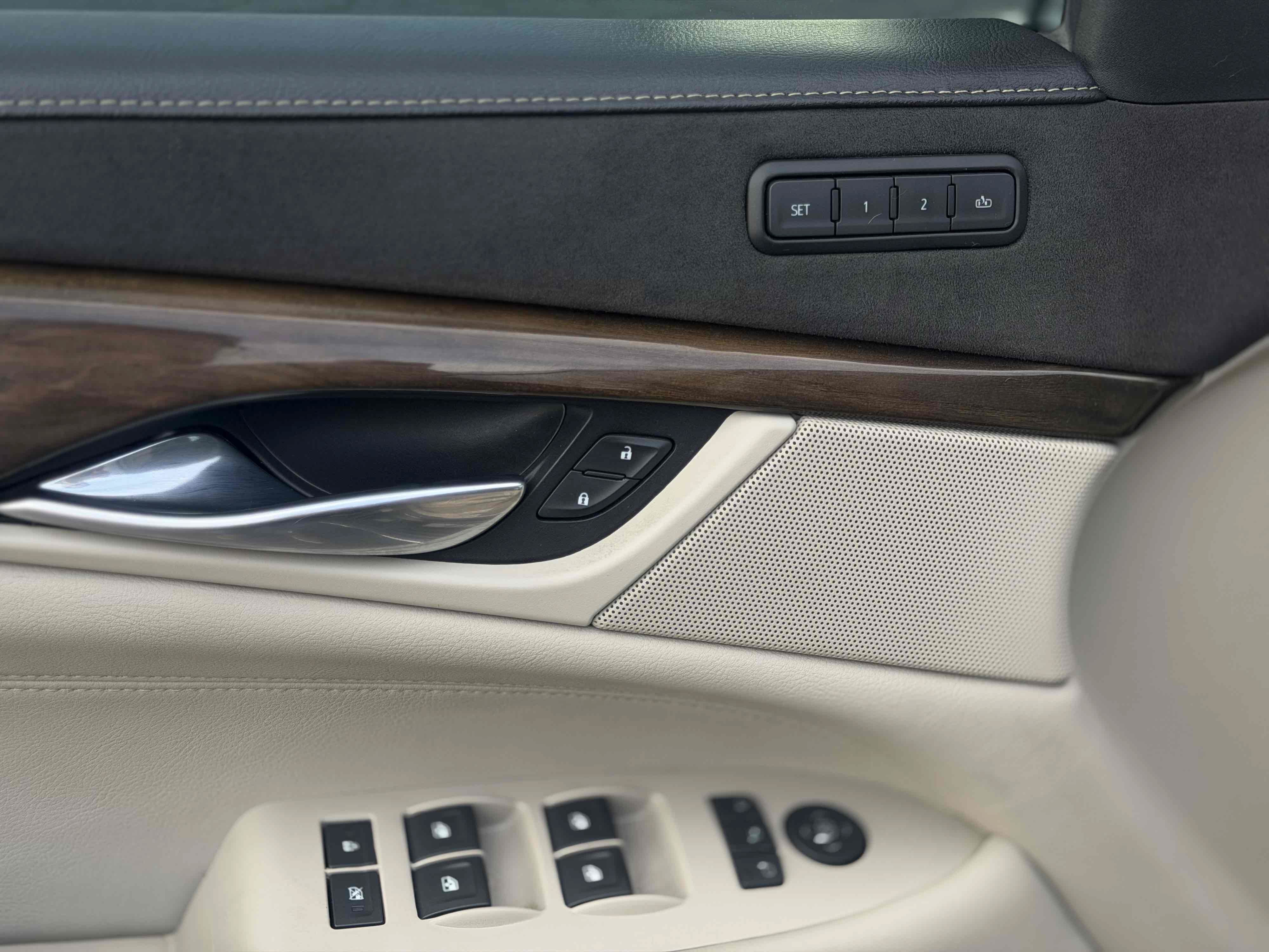 Used 2020 Cadillac Escalade ESV Luxury AWD/4WD image 23
