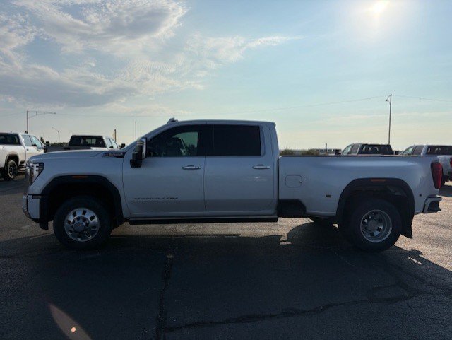 Used 2024 GMC Sierra 3500 Denali w/ Denali Reserve Package AWD/4WD image 4