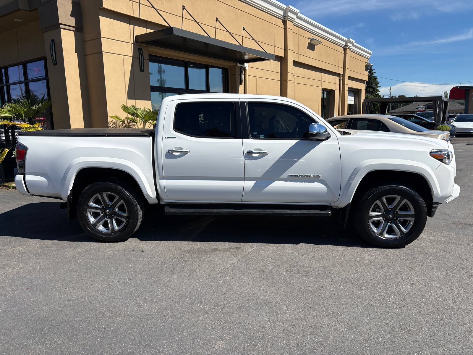 Used 2019 Toyota Tacoma Limited AWD/4WD image 3