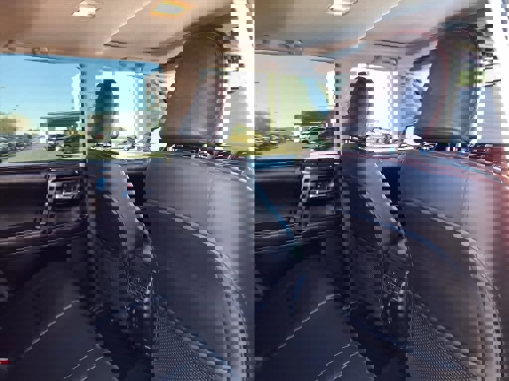 Used 2015 Toyota 4Runner image 21