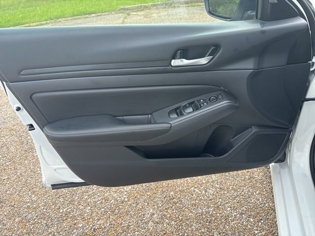 Used 2025 Nissan Altima 2.5 SV image 15