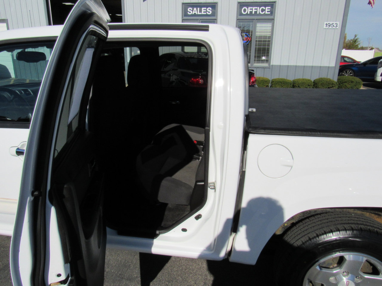 Used 2012 GMC Canyon SLE image 25