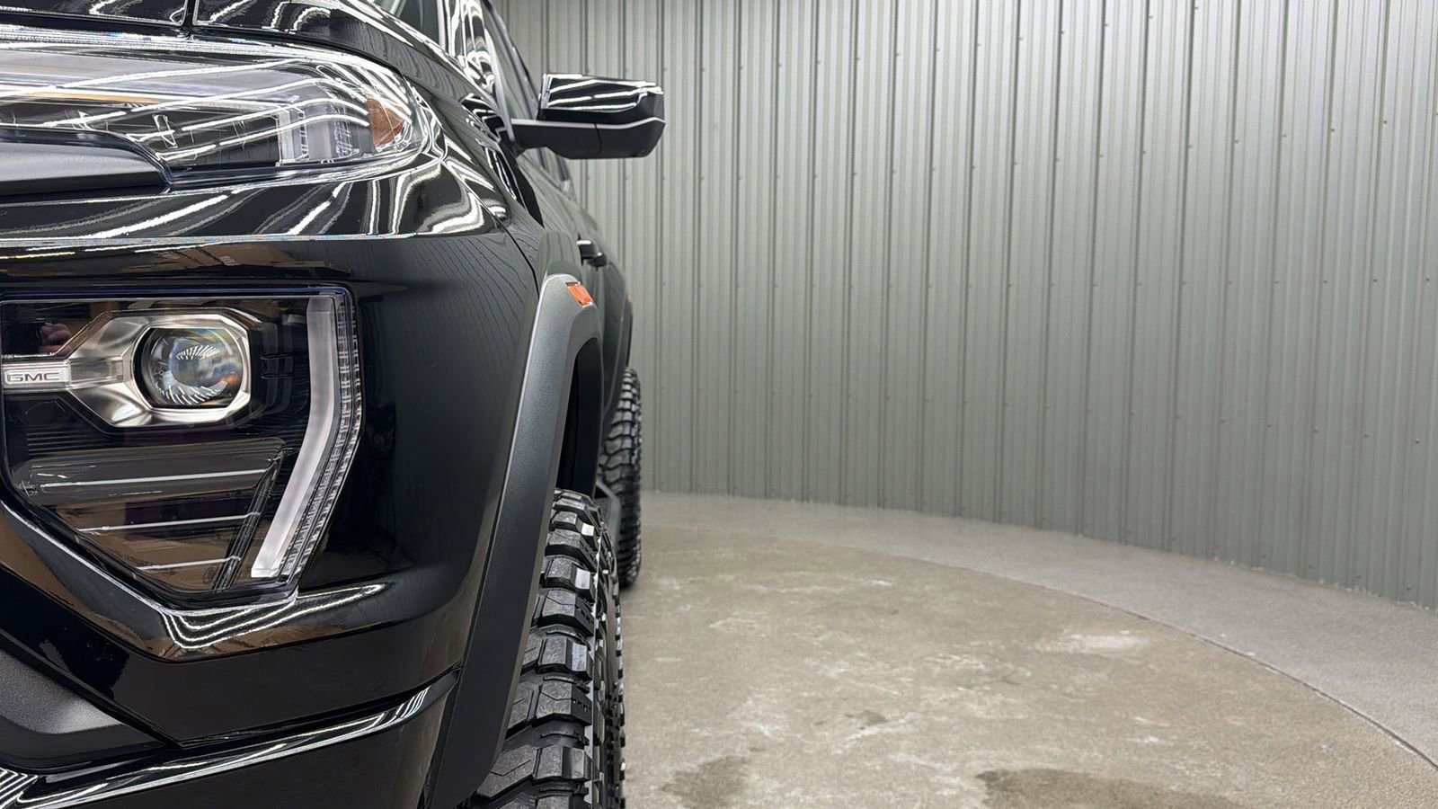 Used 2025 GMC Canyon AT4 w/ AT4X Package image 15