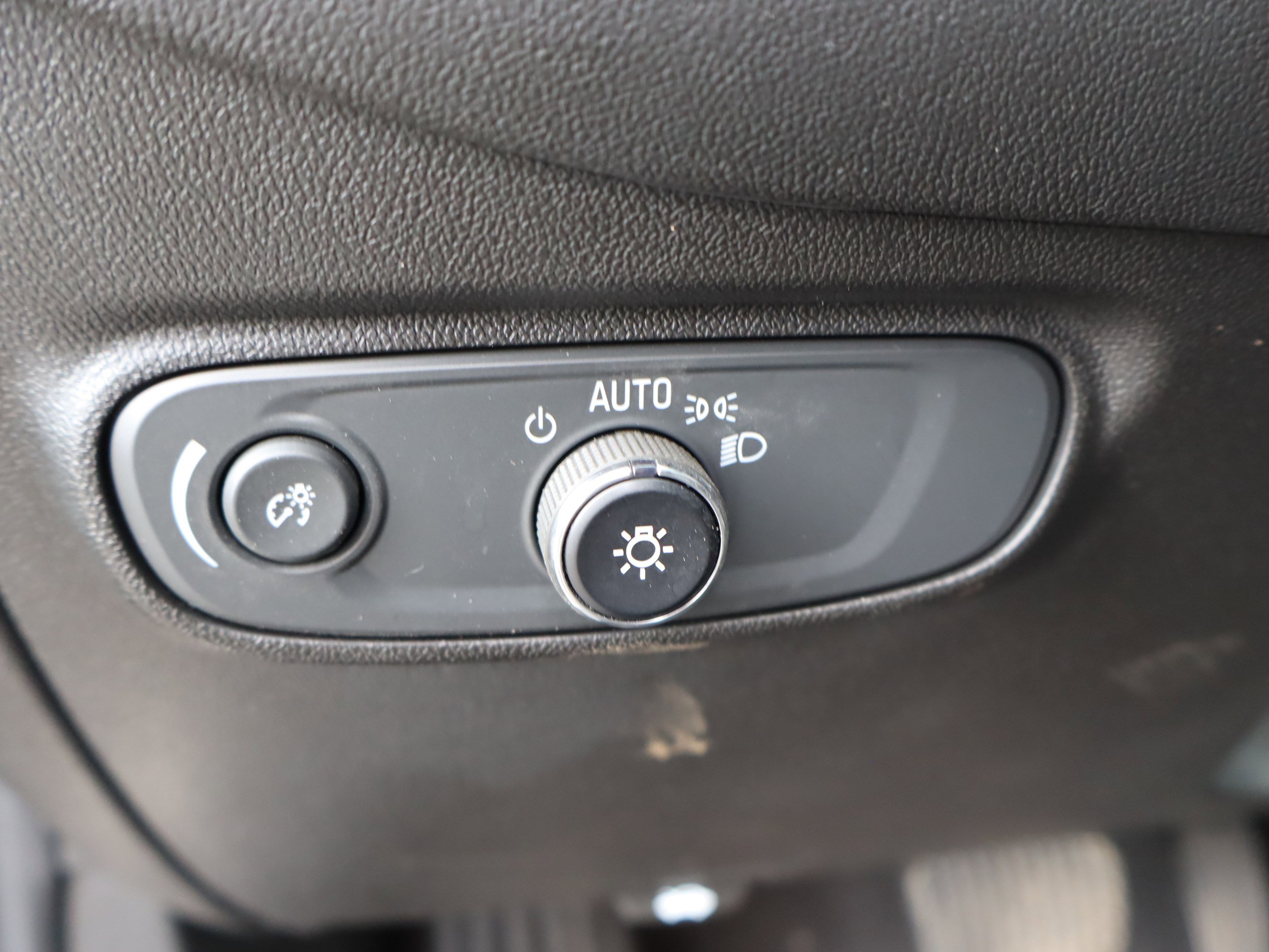 Used 2022 Chevrolet Equinox RS w/ LPO, Floor Liner Package image 19