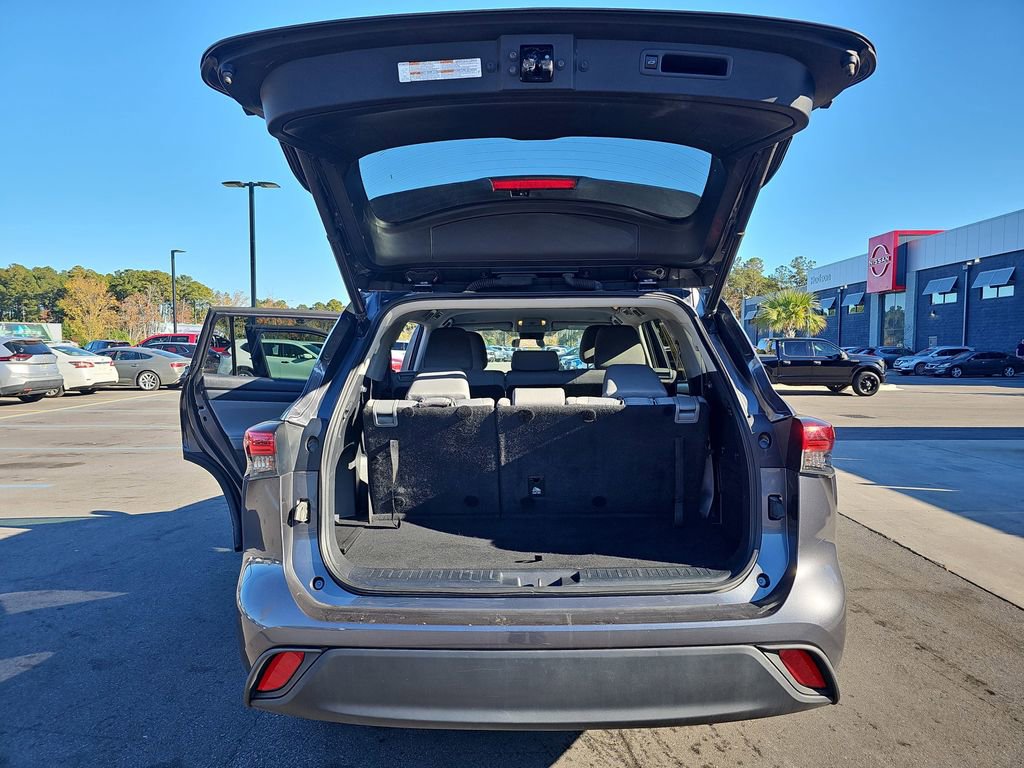 Used 2023 Toyota Highlander L image 18