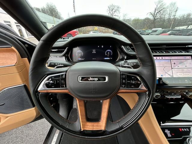 Used 2023 Jeep Grand Cherokee Summit AWD/4WD image 18