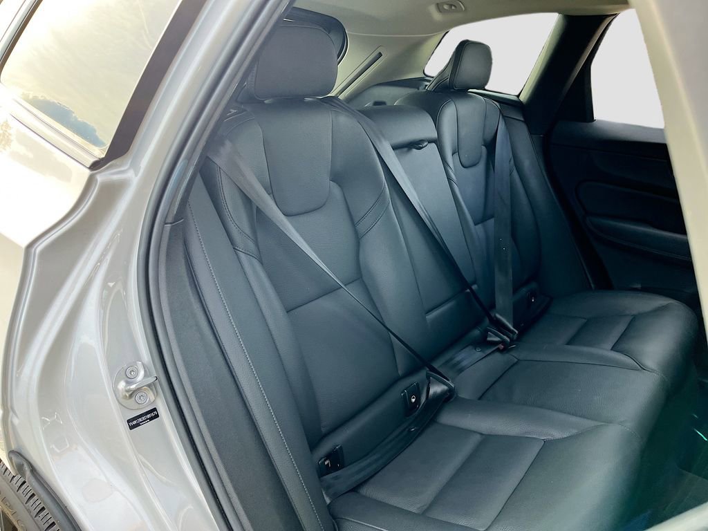 Used 2025 Volvo XC60 B5 Plus image 27