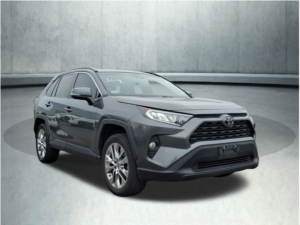Used 2021 Toyota RAV4 XLE Premium image 3