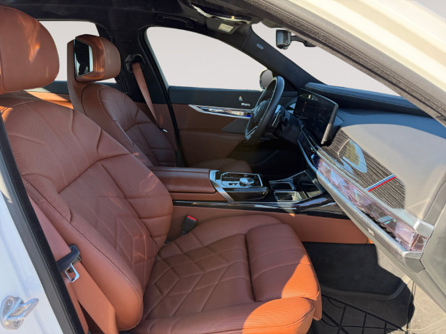 Used 2026 BMW 750e xDrive AWD/4WD image 15