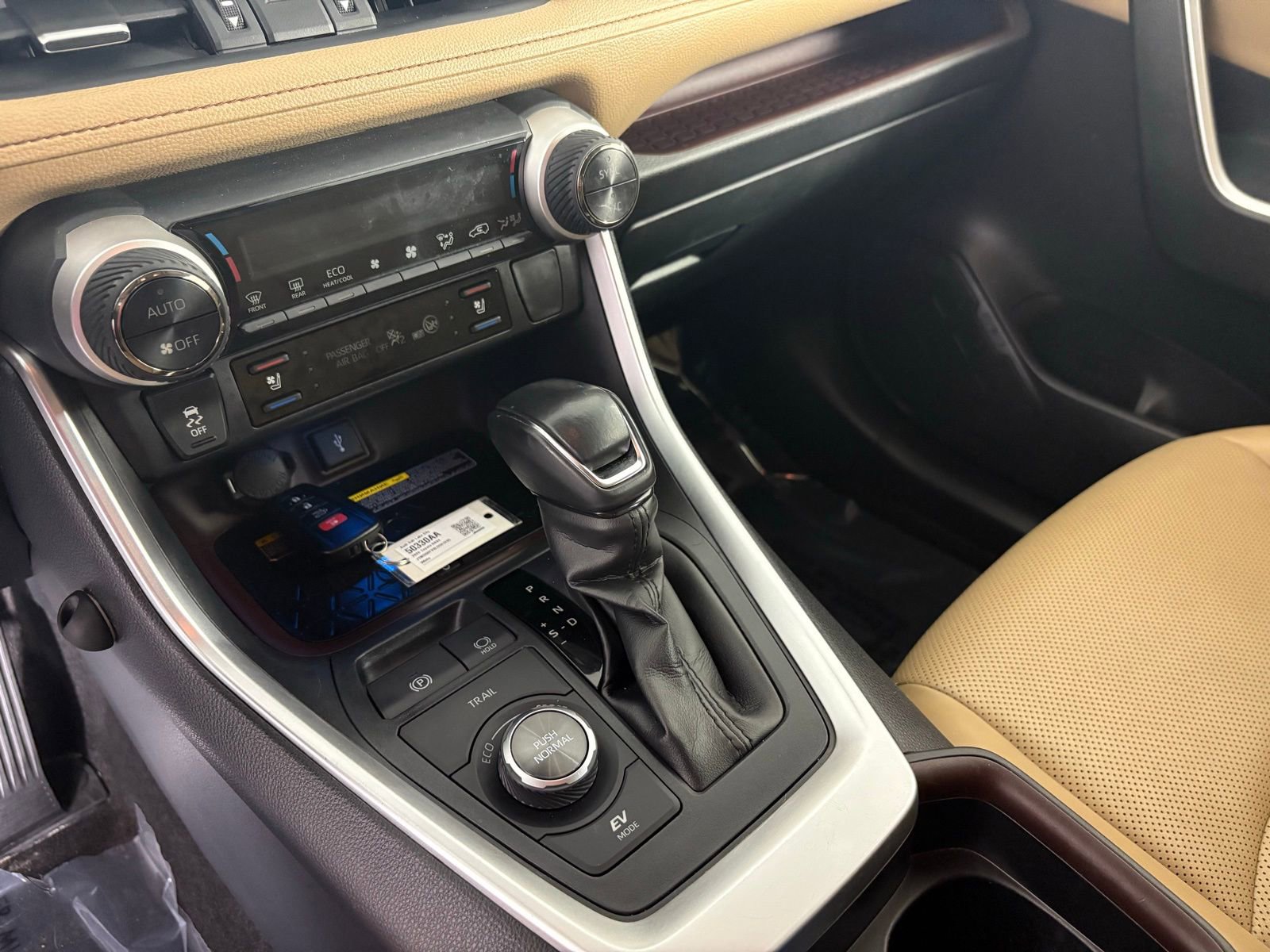 Used 2020 Toyota RAV4 Limited image 19