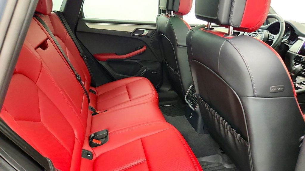Used 2025 Porsche Macan AWD/4WD image 24